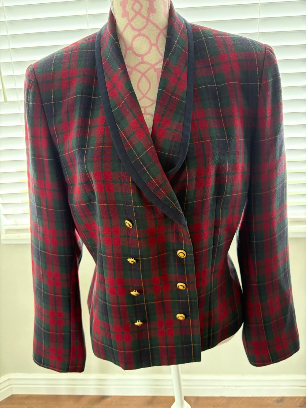Le Suit Red & Green Plaid Double-Breasted Blazer
